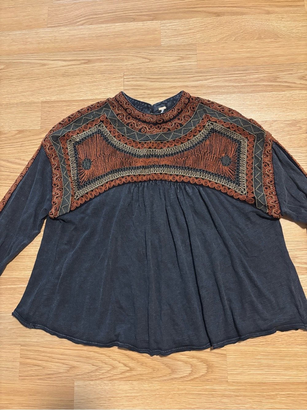 “Free People” embroidered swing top size XS - Picture 2 of 7